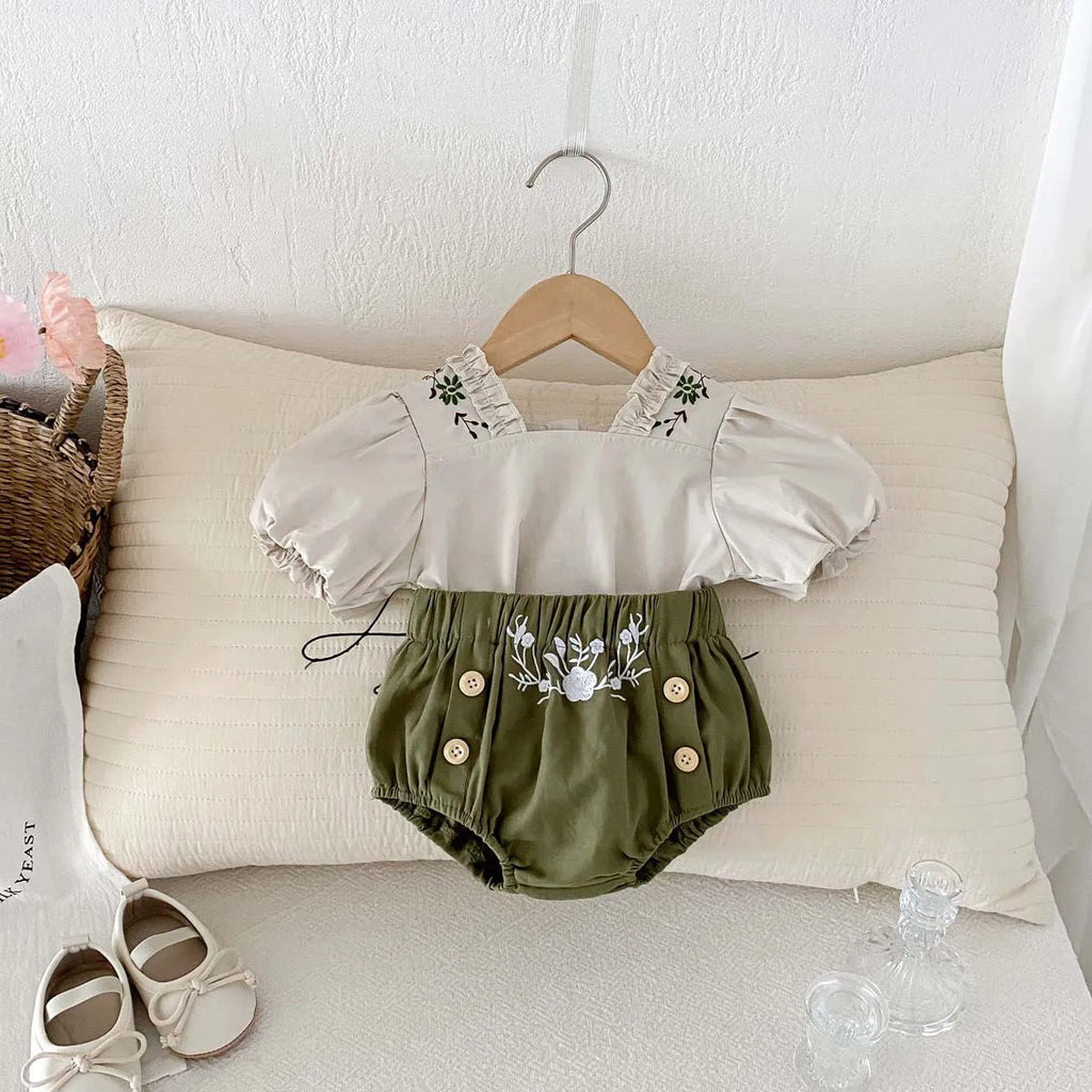 Baby-Kleid Mädchen – Sommer, Grüner Wald & Stickerei