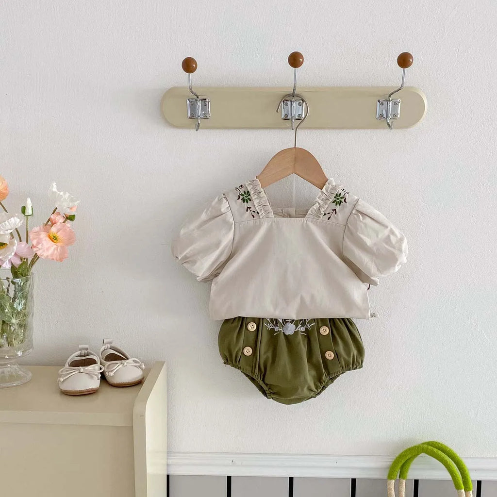 Baby-Kleid Mädchen – Sommer, Grüner Wald & Stickerei
