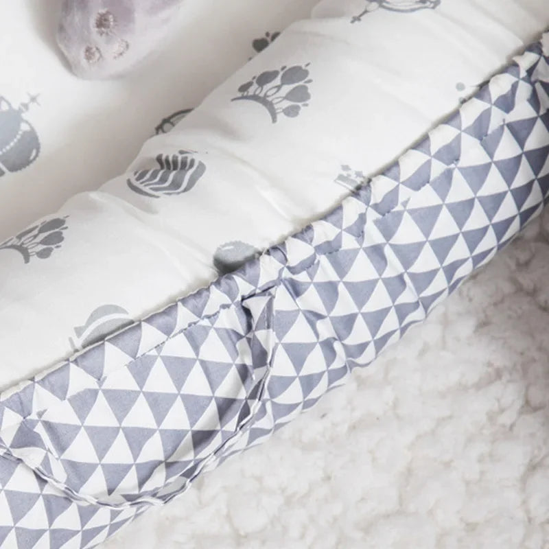 Baby-Nestbett 85×50 cm – Reisebett mit Kissen & Bettumrandung