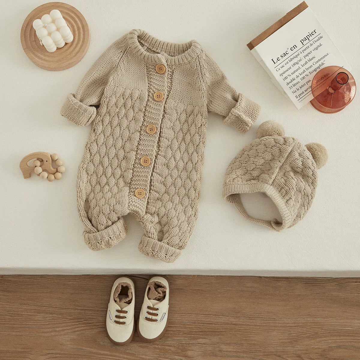 Baby-Winterjumpsuit 2er-Set – Strick, Langarm & Bärchen-Mütze