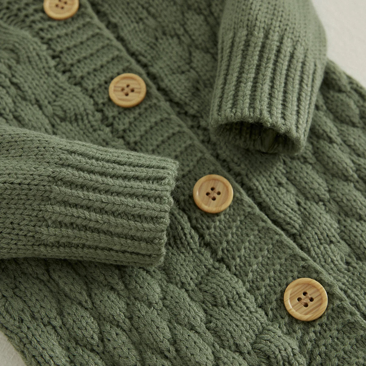 Baby-Winterjumpsuit 2er-Set – Strick, Langarm & Bärchen-Mütze