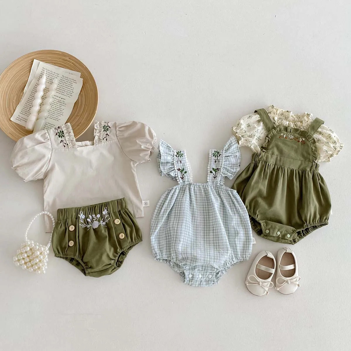 Baby-Kleid Mädchen – Sommer, Grüner Wald & Stickerei