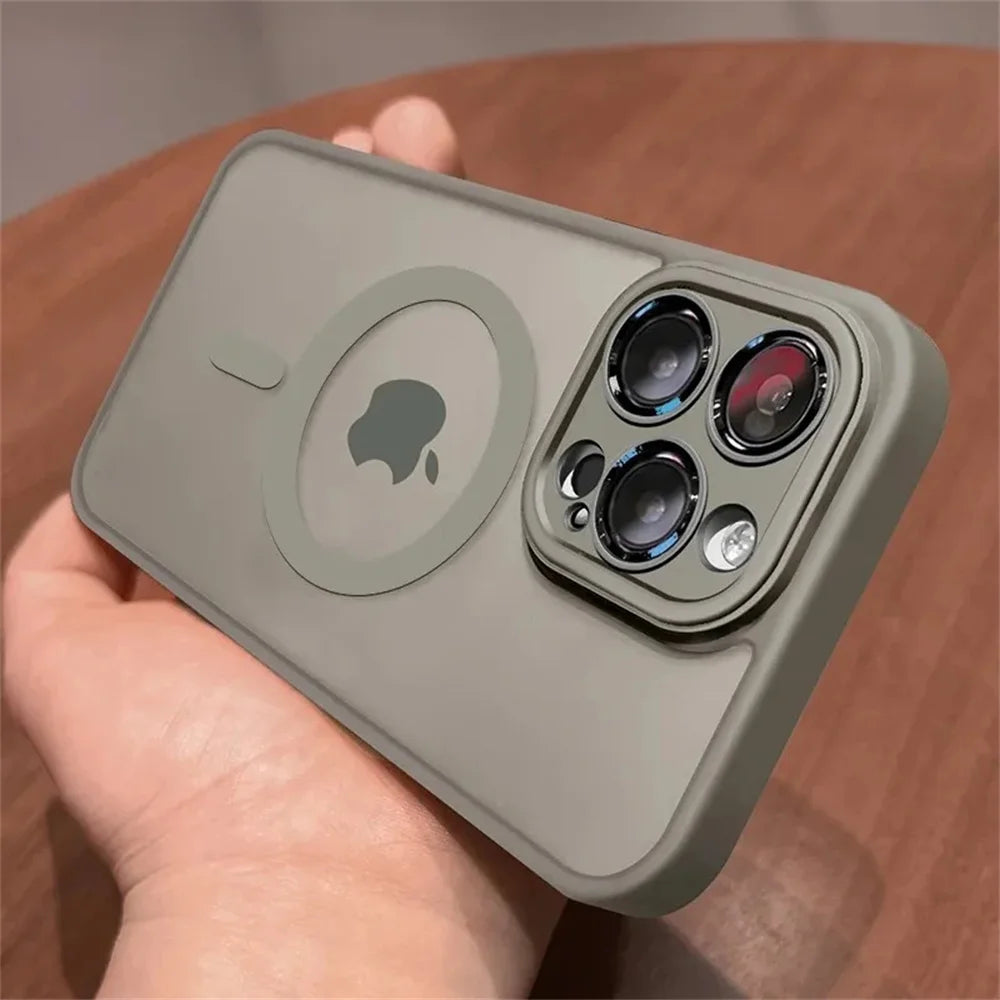 iPhone Hülle mit Objektivschutz – Matt, Transluzent & MagSafe