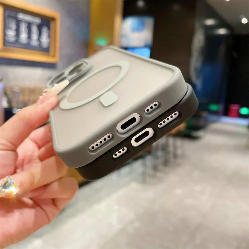 iPhone Hülle mit Objektivschutz – Matt, Transluzent & MagSafe
