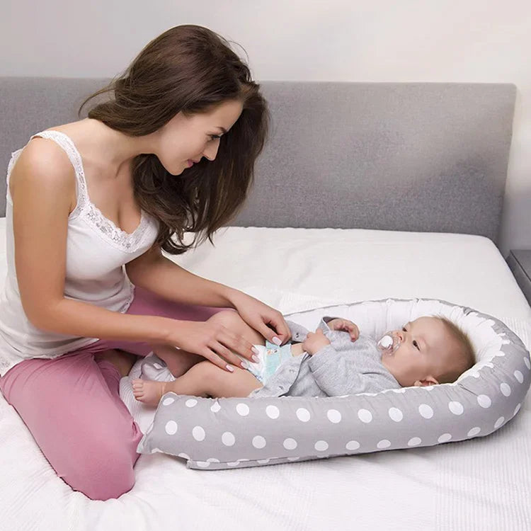 Baby-Nestbett 85×50 cm – Reisebett mit Kissen & Bettumrandung