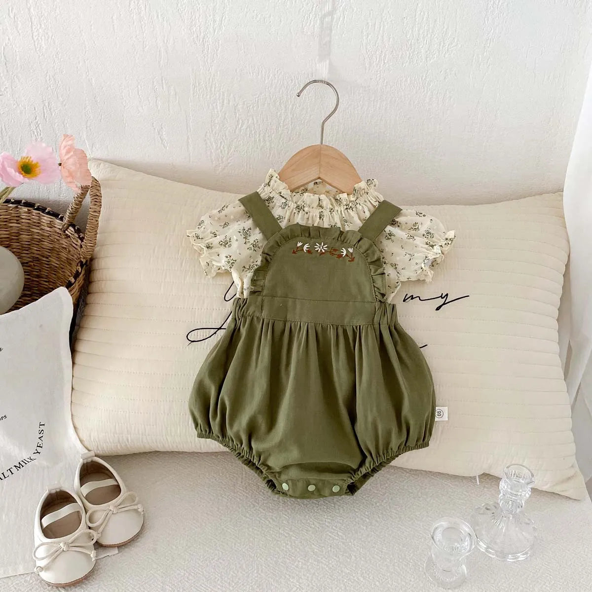 Baby-Kleid Mädchen – Sommer, Grüner Wald & Stickerei