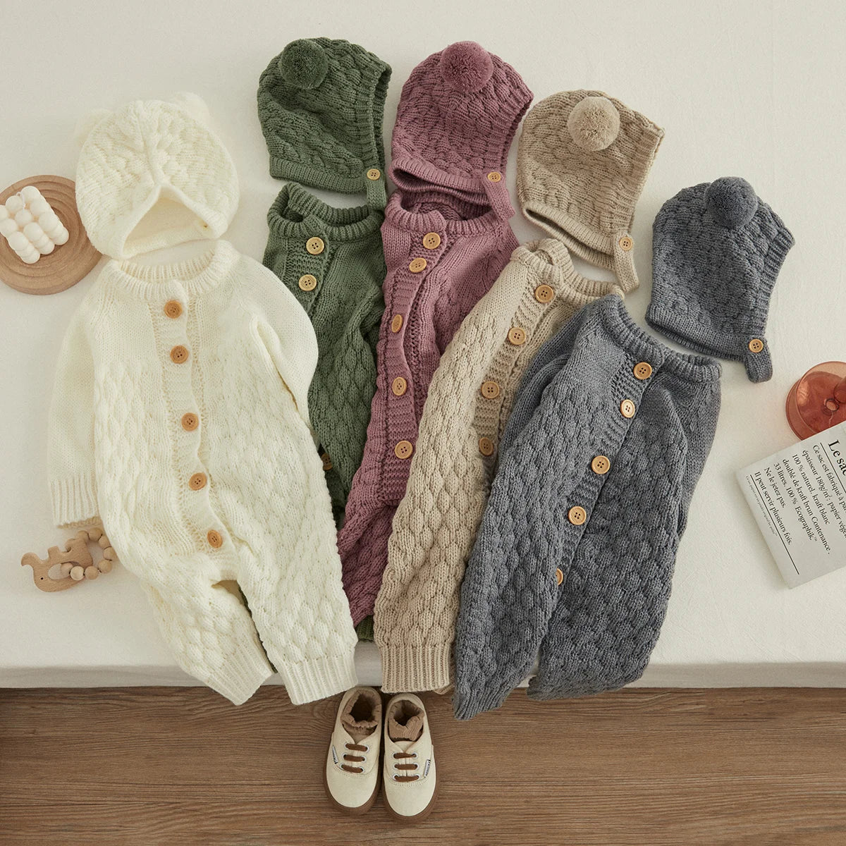 Baby-Winterjumpsuit 2er-Set – Strick, Langarm & Bärchen-Mütze