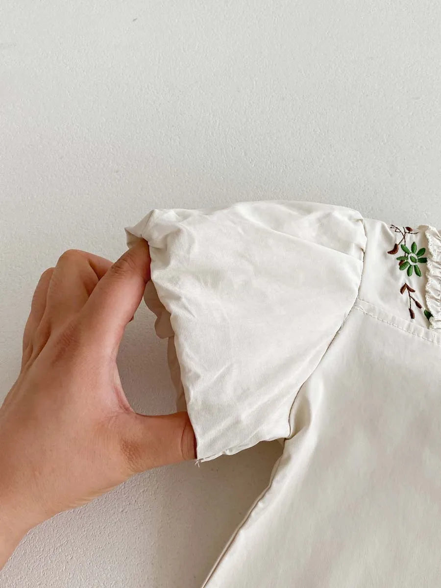 Baby-Kleid Mädchen – Sommer, Grüner Wald & Stickerei
