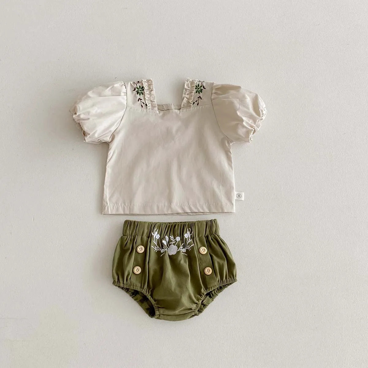 Baby-Kleid Mädchen – Sommer, Grüner Wald & Stickerei