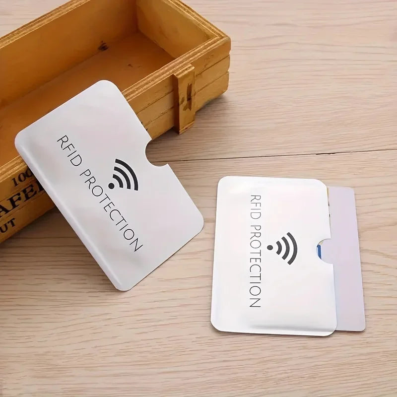 RFID-Schutzhüllen aus Aluminium – 10er Set | Kartenschutz vor digitalem Auslesen